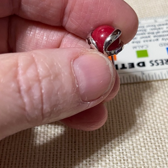 Elegant vintage sterling Silver and Red Stud Earrings - Picture 6 of 15